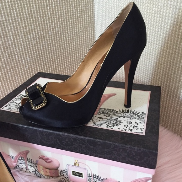 Badgley Mischka Shoes - Sale Badgley Mischka satin peep toe heels